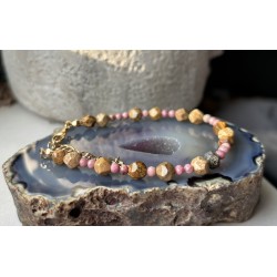 Rodonit jaspis mozaikowy pudrowa złota bransoletka z kamieni